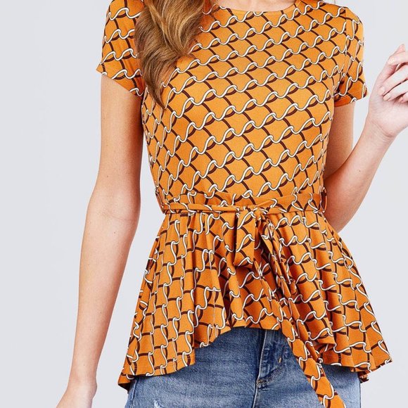 🎀Short Sleeve Round Neck Top🎀 - Picture 3 of 4